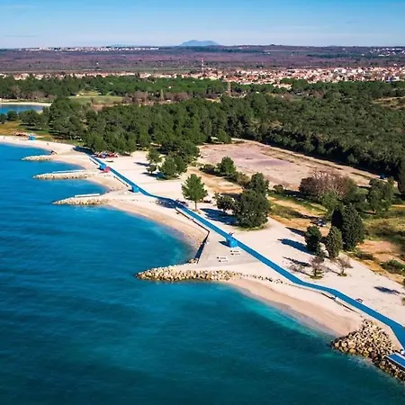 Prostran Niko - Idealan Za Veliku Obitelj