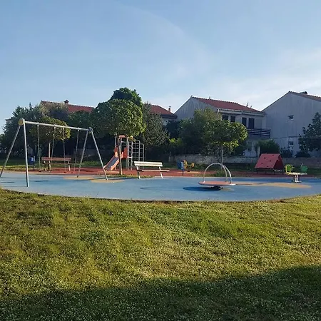 Prostran Niko - Idealan Za Veliku Obitelj * Пула