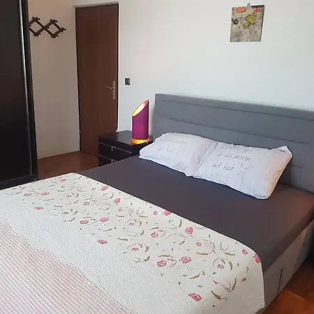 Prostran Niko - Idealan Za Veliku Obitelj